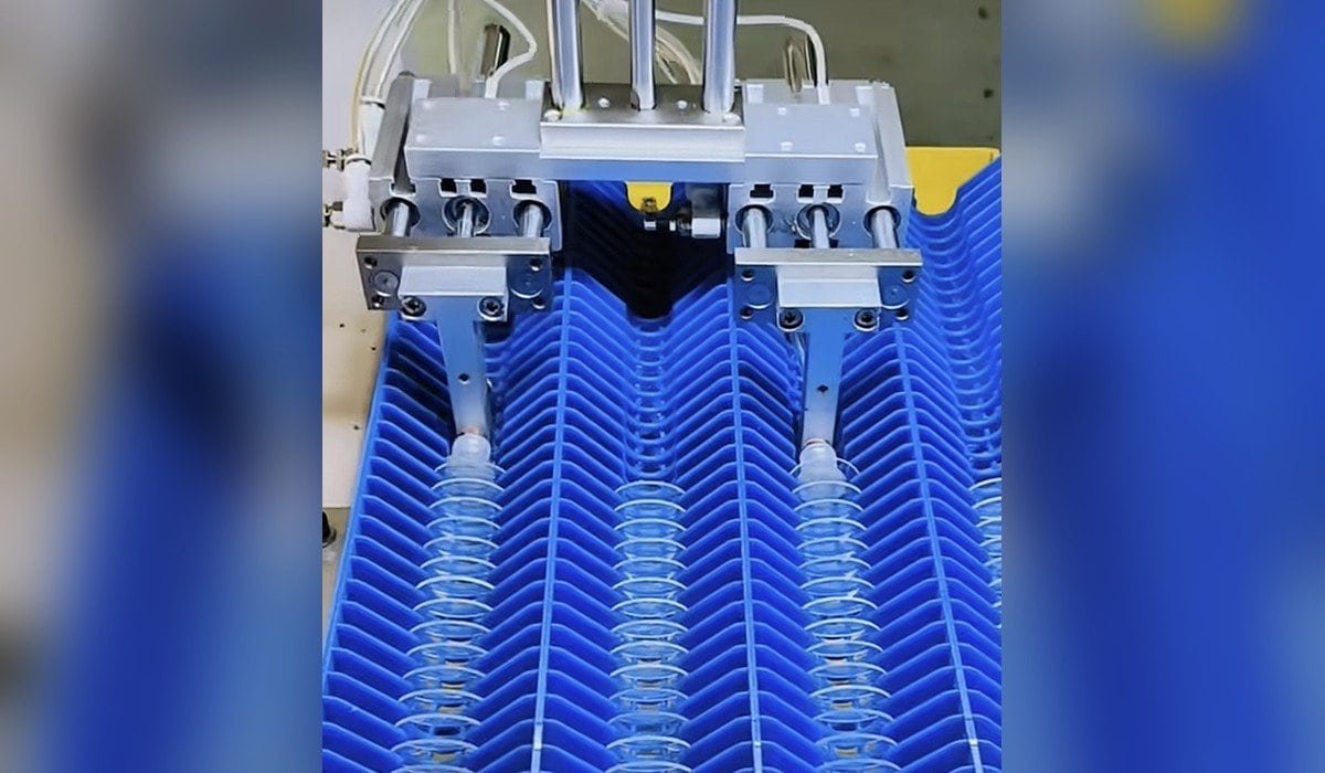 Vimfun glass cutting equipment is a perfect machine tool for precision cutting Blister trays of round lenses and a loaded optical basket handled by the AL-20B lens basket loading machine
