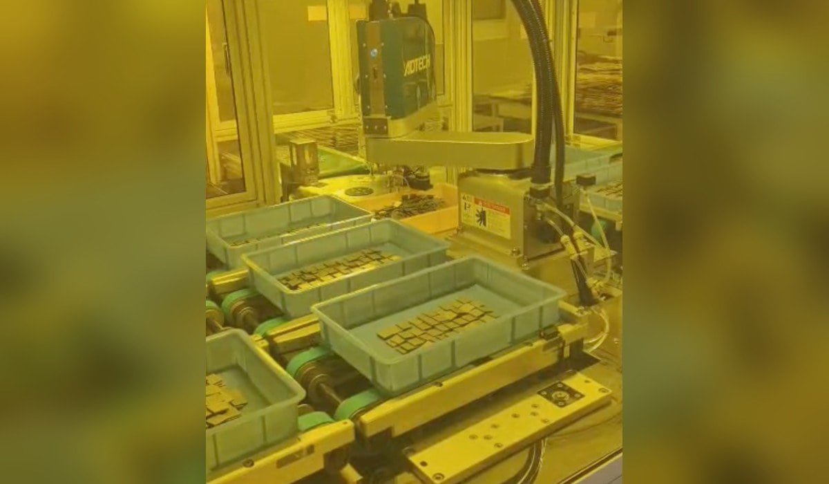 Vimfun glass cutting equipment is a perfect machine tool for precision cutting Flat optical parts graded into thickness-band channels by the AOI-20 lens thickness sorting machine