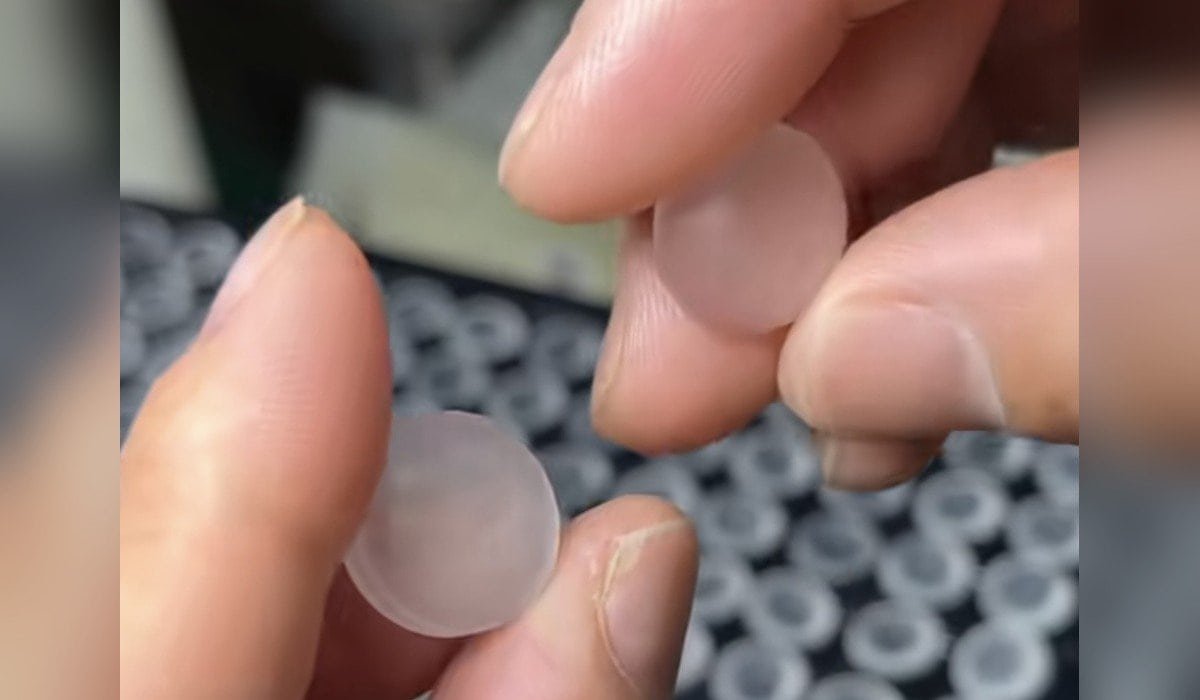 Vimfun glass cutting equipment is a perfect machine tool for precision cutting Sapphire, optical glass and ceramic lens blanks generated on the Auto-SG-50