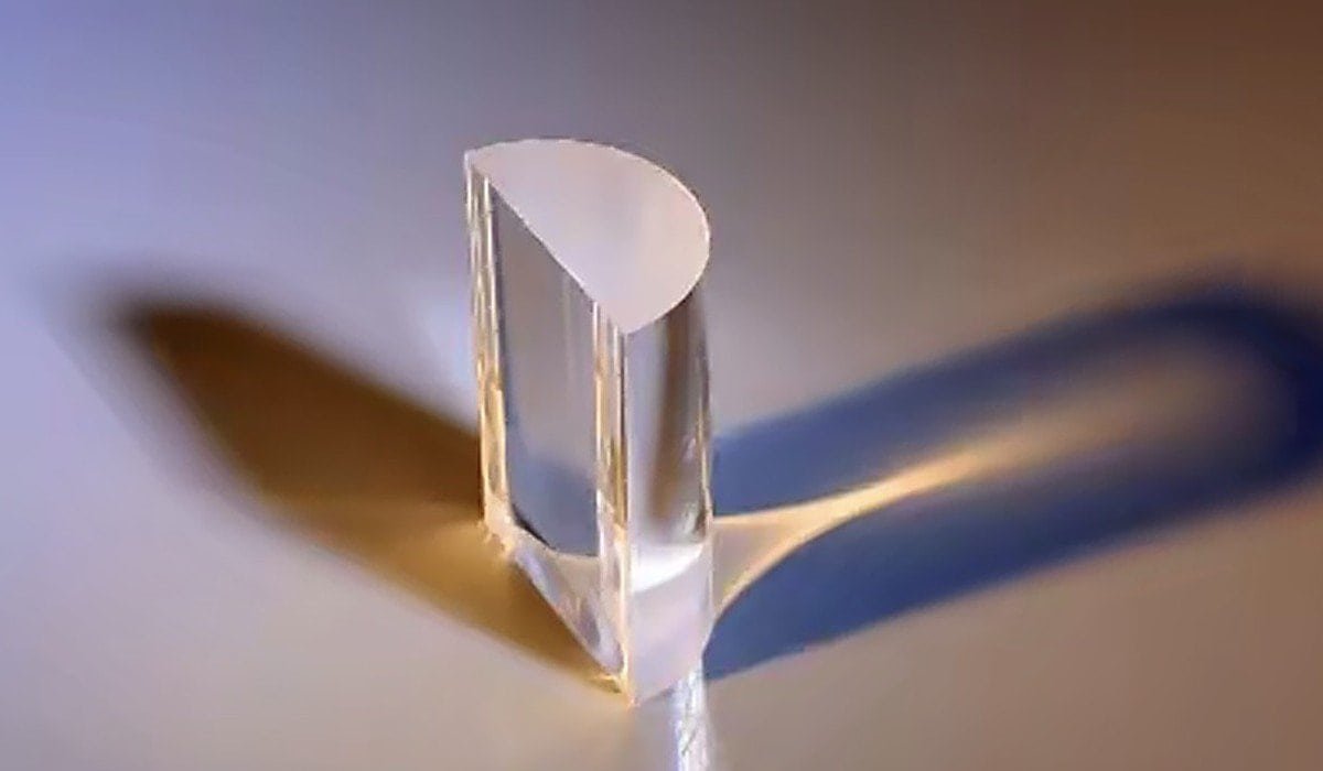 Convex and concave cylindrical lens blanks generated on the CG-140 cylindrical lens grinding machine
